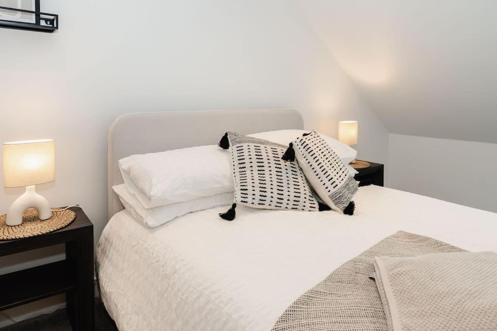 Boutique Apartment - Mazerystays Exley Екстериор снимка