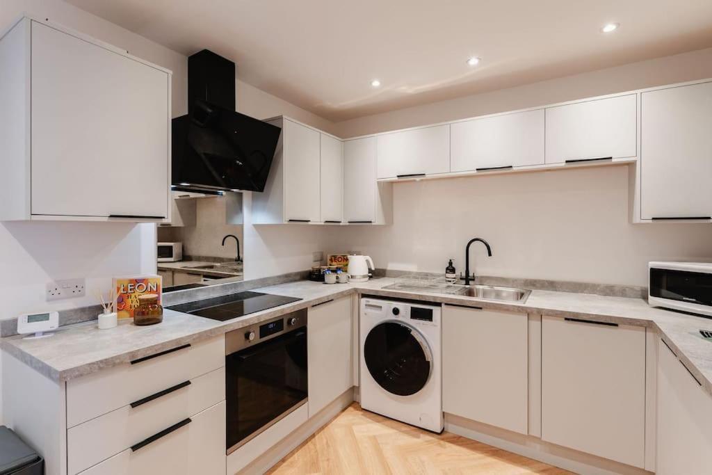 Boutique Apartment - Mazerystays Exley Екстериор снимка