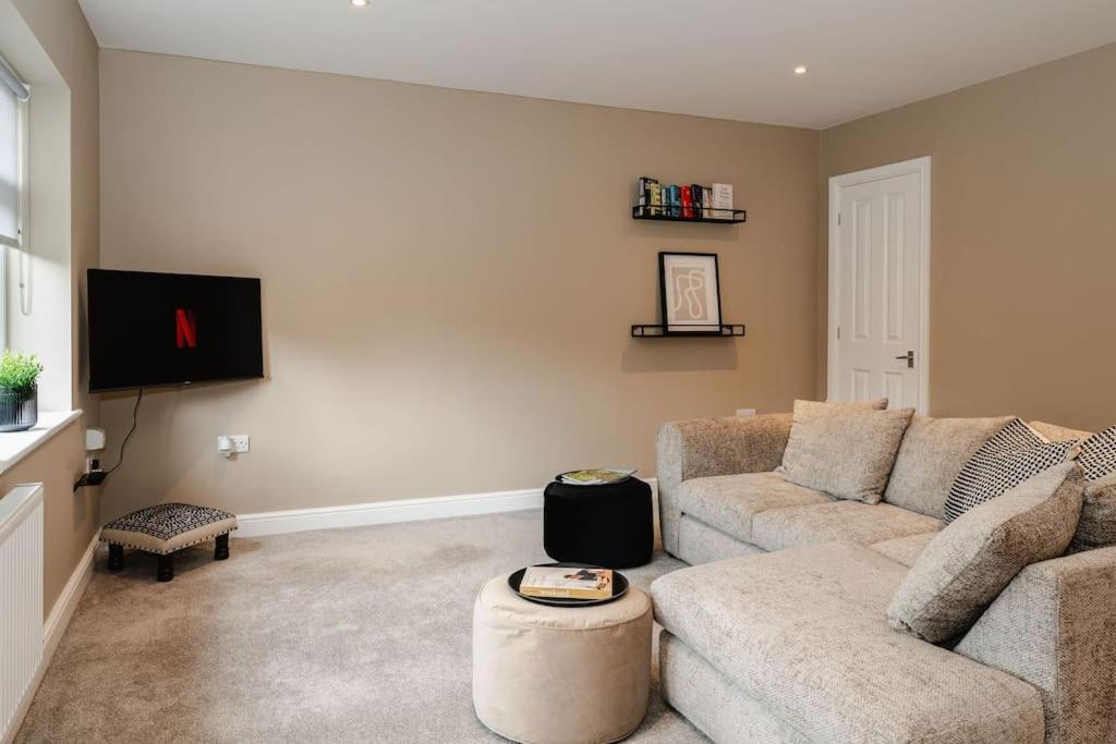 Boutique Apartment - Mazerystays Exley Екстериор снимка